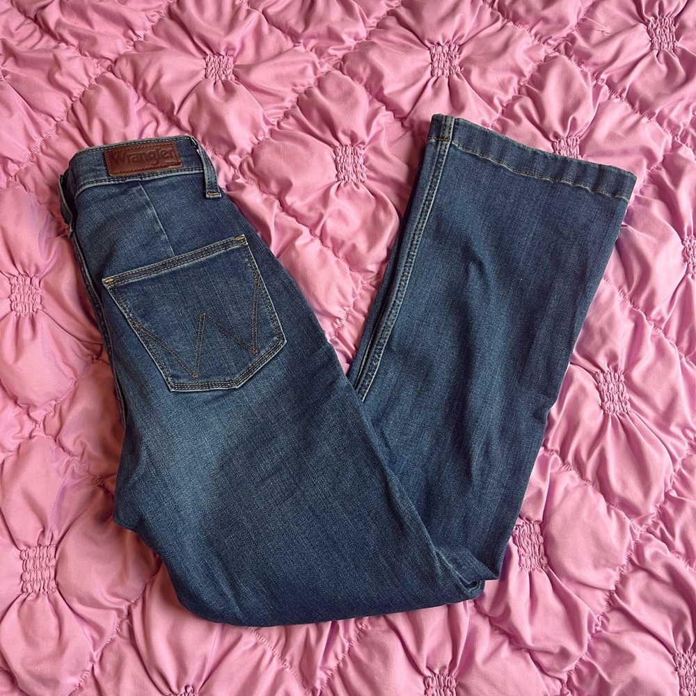 Wrangler High Rise Kick Denim Jeans — Size 25!!